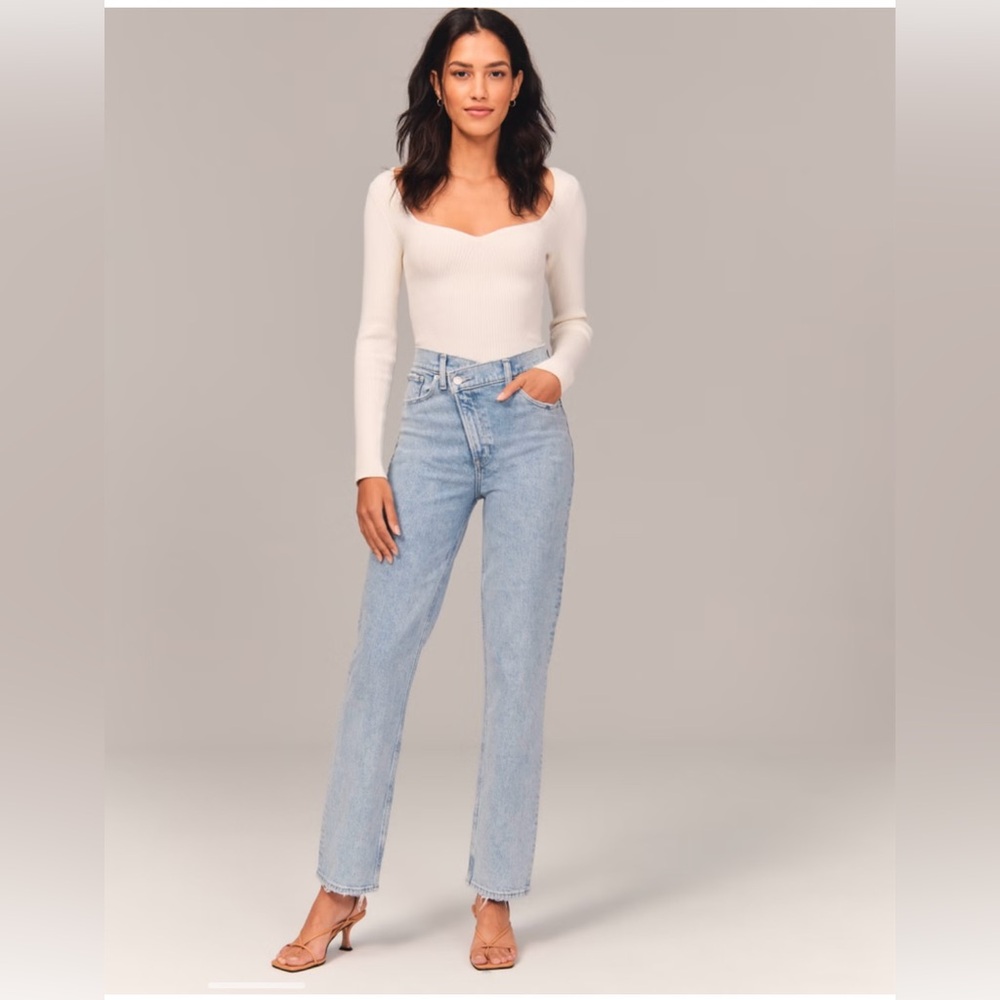 NWT 90s Slim Straight Ultra High Rise